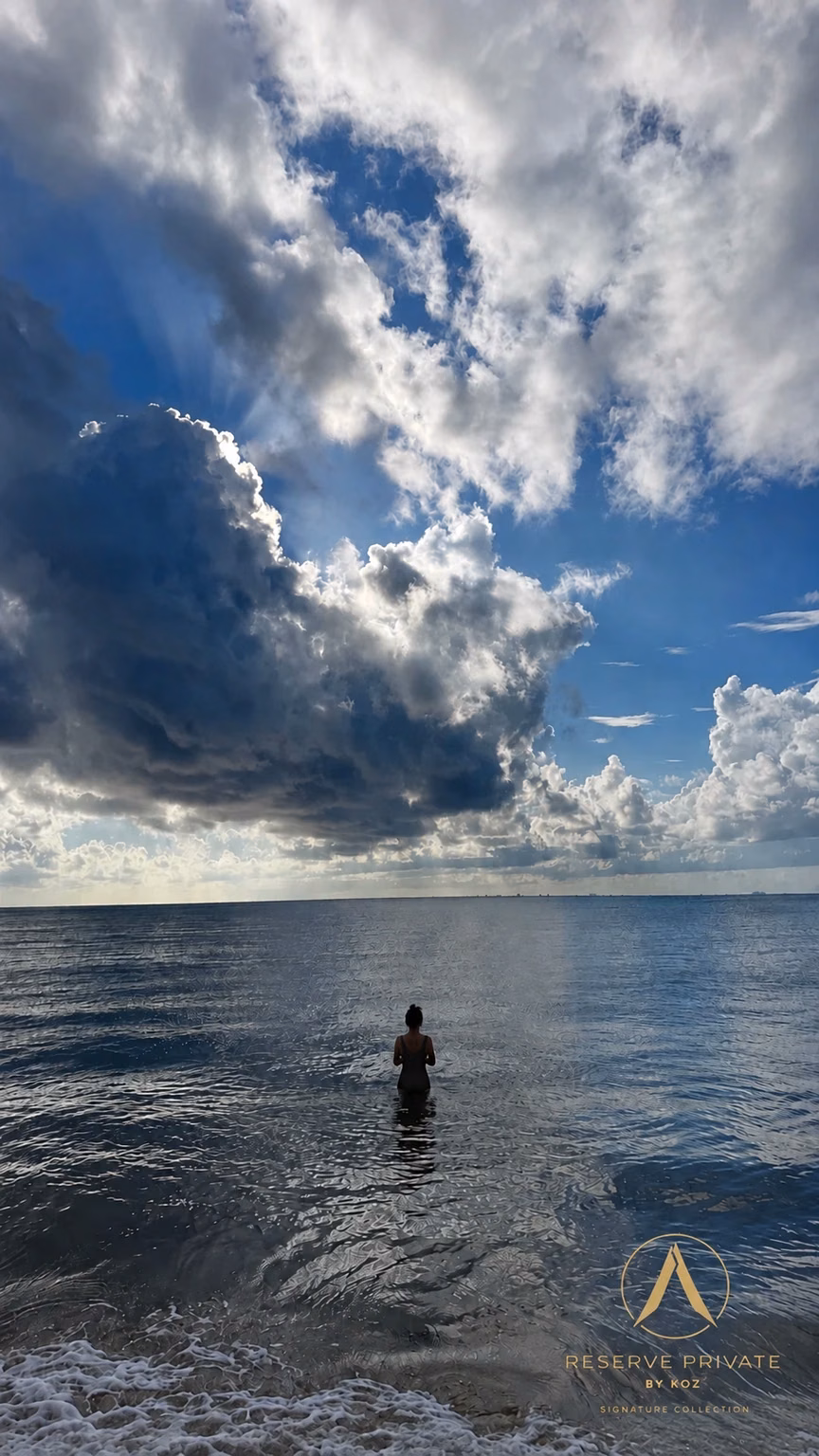 El mar bajo un cielo de nubes · RESERVE PRIVATE BY KOZ ®